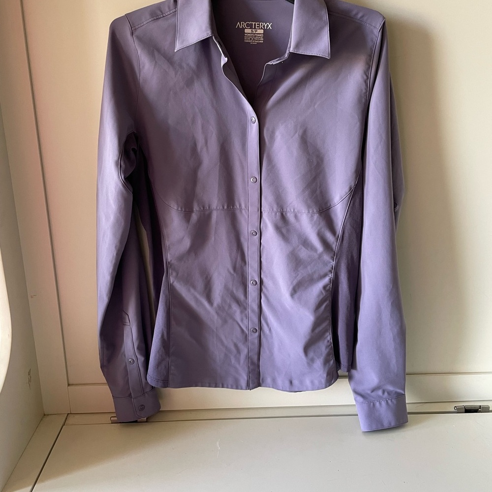 Arc'teryx  Women's long sleeve button down Shirt